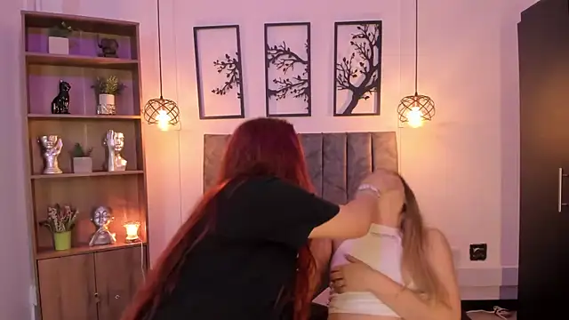 Snapshot of Andy_and_emma chatting on February 9, 12:52 pm Andy and emma online show from February 9, 12:52 pm