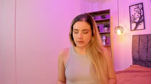 Snapshot of Andy_and_emma chatting on March 16, 12:33 pm Andy and emma online show from March 16, 12:33 pm