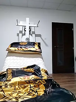 Snapshot of Tinuus chatting on March 12, 6:33 pm Tinuus online show from March 12, 6:33 pm