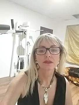 Snapshot of Tinuus chatting on March 17, 2:52 am Tinuus online show from March 17, 2:52 am