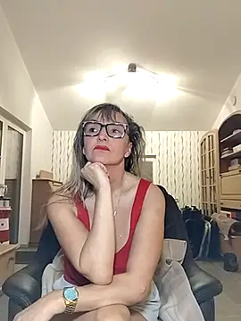 Snapshot of Tinuus chatting on November 9, 9:57 pm Tinuus online show from November 9, 9:57 pm