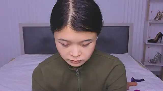 Tina Kim  online show from December 9, 11:15 am