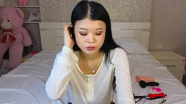 Tina Kim  online show from March 17, 10:18 am