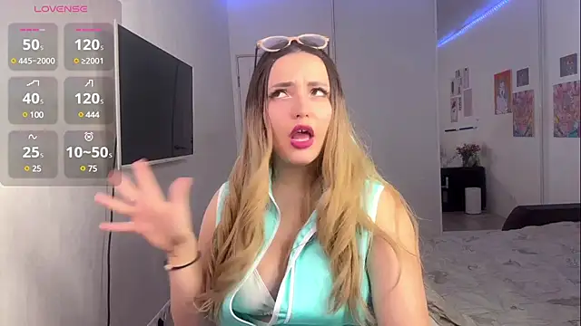 Snapshot of HoneySweetBee chatting on February 8, 3:19 am HoneySweetBee online show from February 8, 3:19 am