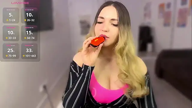 Snapshot of HoneySweetBee chatting on February 21, 1:11 am HoneySweetBee online show from February 21, 1:11 am