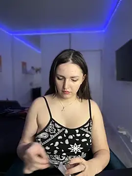 Snapshot of HoneySweetBee chatting on November 21, 11:36 pm HoneySweetBee online show from November 21, 11:36 pm