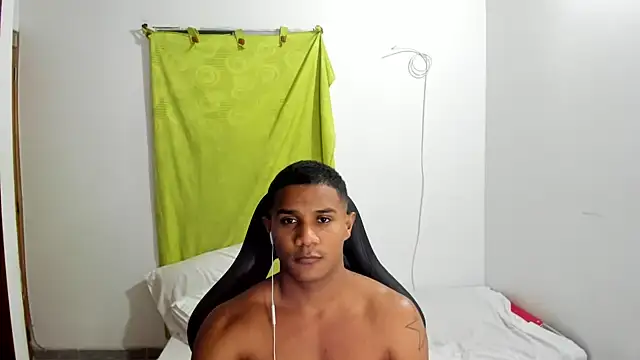 Snapshot of corzoethan chatting on June 25, 5:12 am corzoethan online show from June 25, 5:12 am