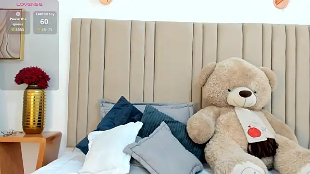 izadii online show from October 25, 6:35 pm