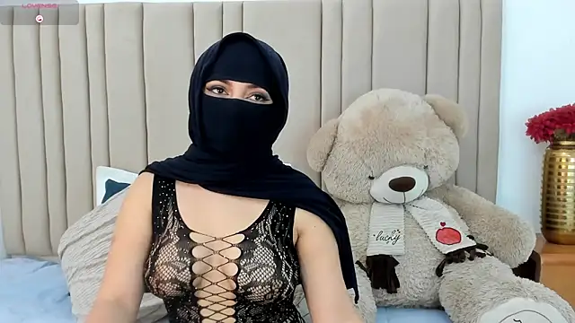 izadii online show from May 4, 6:48 pm