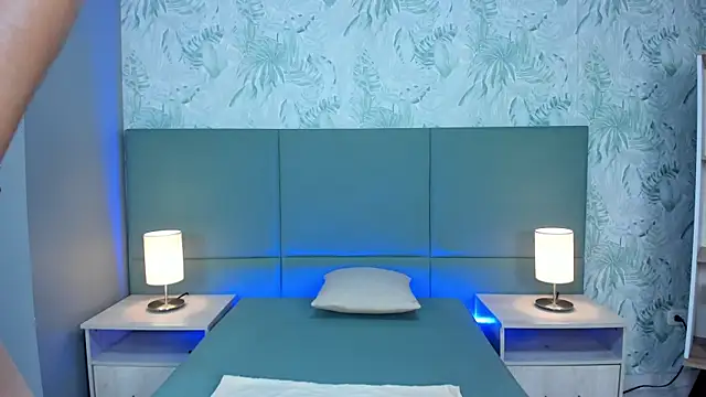 lexiethompson  online show from October 1, 12:11 pm