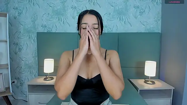 lexiethompson  online show from October 11, 12:04 pm