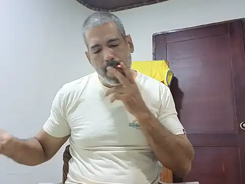 jackbigcock11 online show from June 25, 12:42 pm