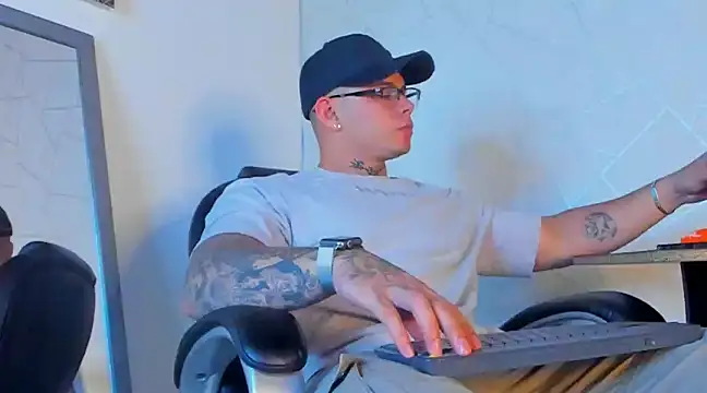 NoahhBrown online show from February 1, 10:34 pm