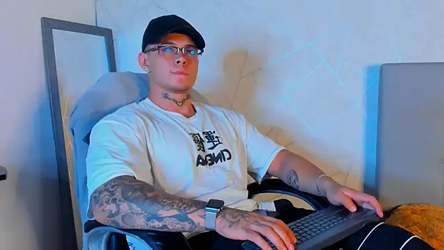 NoahhBrown online show from February 5, 3:23 am