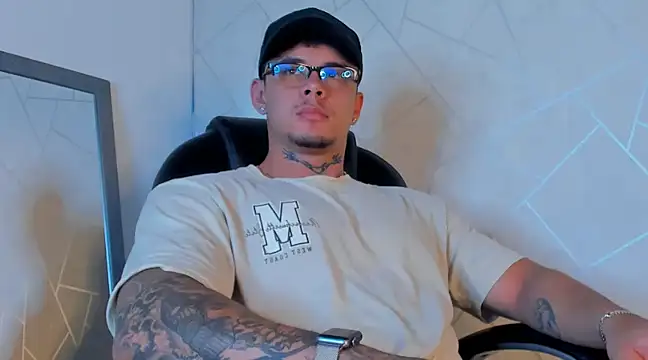 NoahhBrown online show from February 19, 6:55 am