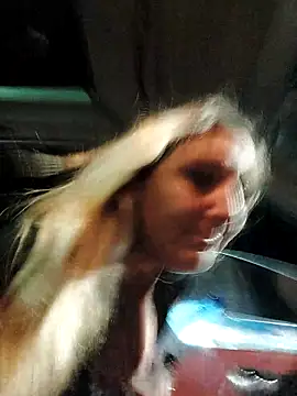 BecciDeluxe online show from September 23, 8:01 pm