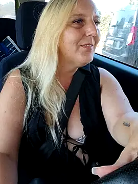 BecciDeluxe online show from July 7, 3:49 pm
