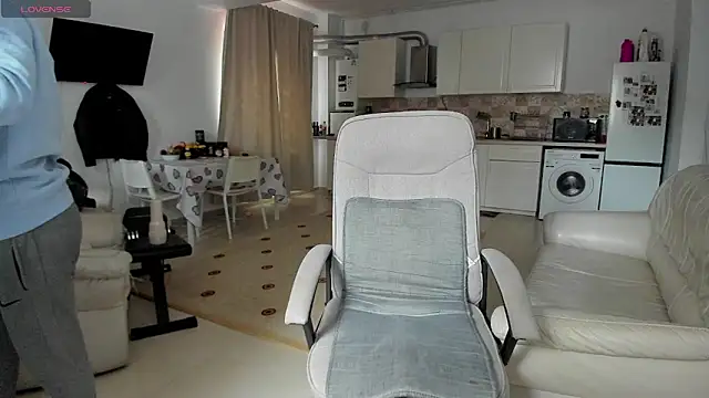 ZackFraser online show from October 4, 9:29 am