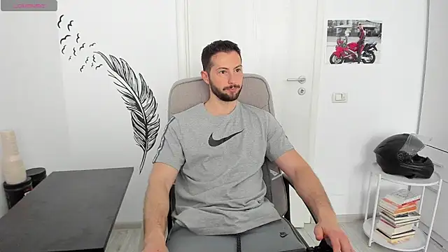 Snapshot of ZackFraser chatting on May 21, 7:15 am ZackFraser online show from May 21, 7:15 am