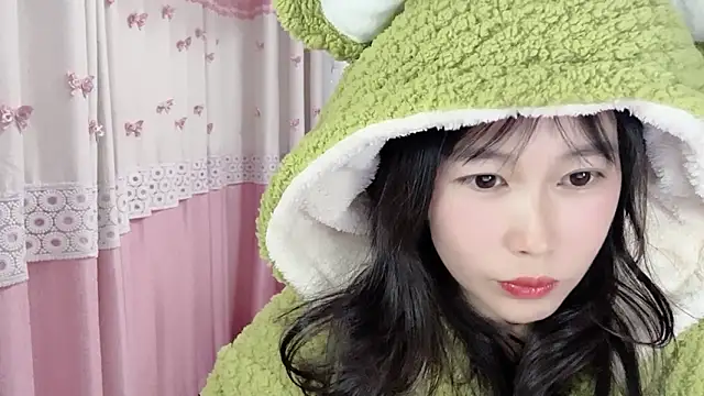 Snapshot of Shleybaby chatting on December 15, 2:05 pm Shleybaby online show from December 15, 2:05 pm