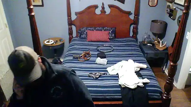 Snapshot of Onesieboy4daddys chatting on December 17, 7:47 am Onesieboy4daddys online show from December 17, 7:47 am