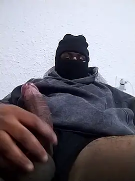 Snapshot of Luziluzi0999 chatting on February 28, 4:24 am Luziluzi0999 online show from February 28, 4:24 am