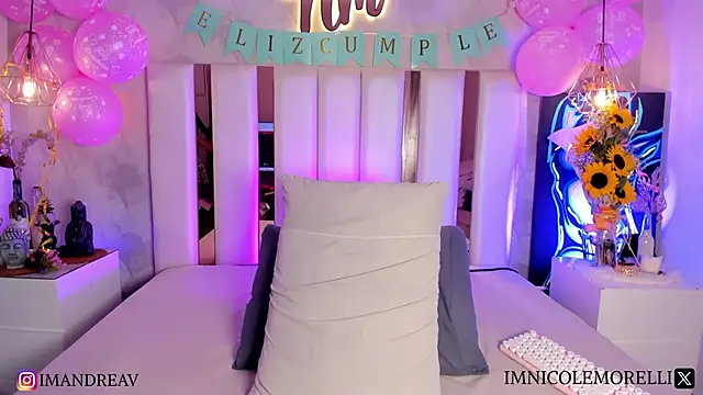 Nicolemorelli2 online show from March 4, 3:59 pm