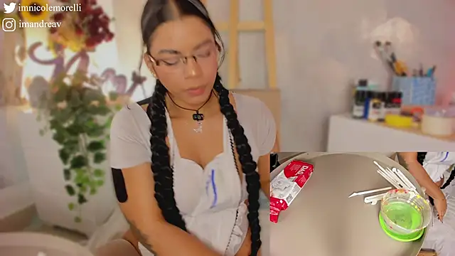 Nicolemorelli2 online show from September 20, 1:56 pm