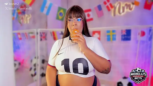 Nicolemorelli2 online show from June 12, 4:39 pm
