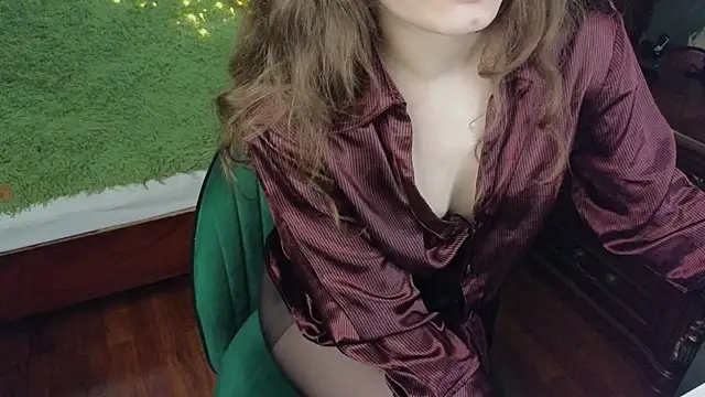 Snapshot of Charlotte_wow chatting on February 15, 9:15 pm Charlotte wow online show from February 15, 9:15 pm