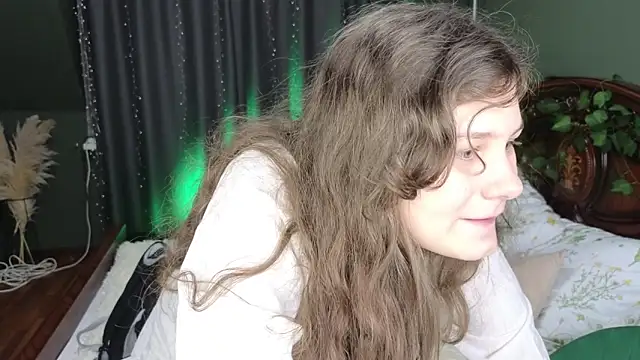 Snapshot of Charlotte_wow chatting on December 4, 8:28 pm Charlotte wow online show from December 4, 8:28 pm