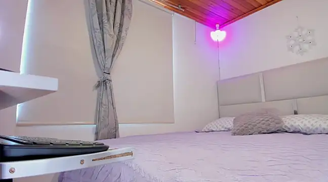 Snapshot of tierra_n chatting on December 24, 6:28 pm tierra n online show from December 24, 6:28 pm