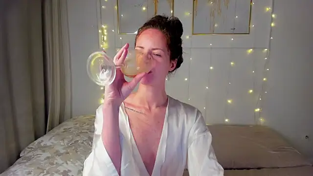 Snapshot of RubyAttwood chatting on December 2, 10:49 pm RubyAttwood online show from December 2, 10:49 pm