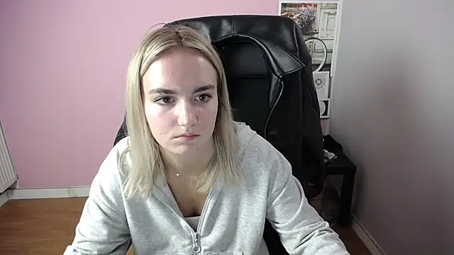 Snapshot of viktoria_lovely chatting on October 29, 8:49 am viktoria lovely online show from October 29, 8:49 am