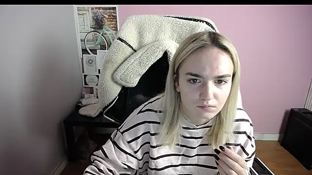 Snapshot of viktoria_lovely chatting on December 4, 9:40 am viktoria lovely online show from December 4, 9:40 am