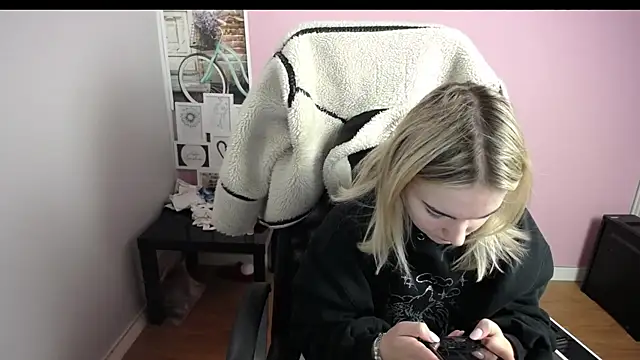 viktoria lovely online show from December 18, 9:37 am