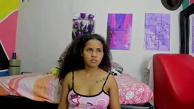 Snapshot of makena18 chatting on December 27, 12:45 pm makena18 online show from December 27, 12:45 pm