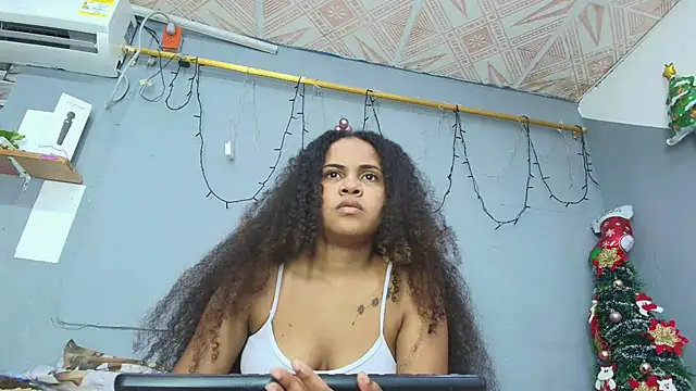 Snapshot of makena18 chatting on January 3, 12:52 pm makena18 online show from January 3, 12:52 pm