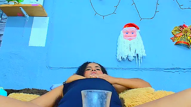 Snapshot of makena18 chatting on January 4, 3:49 pm makena18 online show from January 4, 3:49 pm