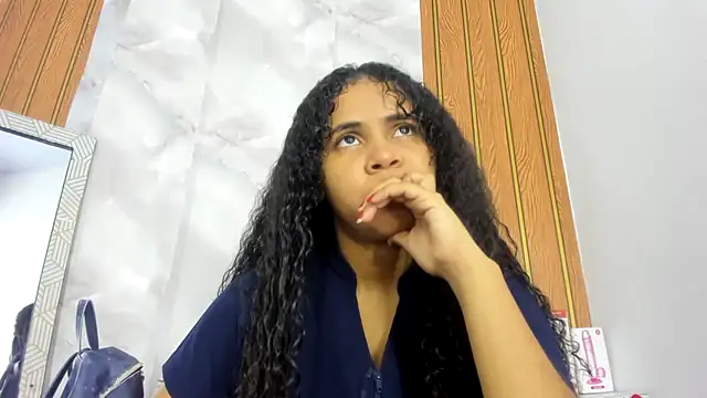 Snapshot of makena18 chatting on October 2, 2:24 pm makena18 online show from October 2, 2:24 pm