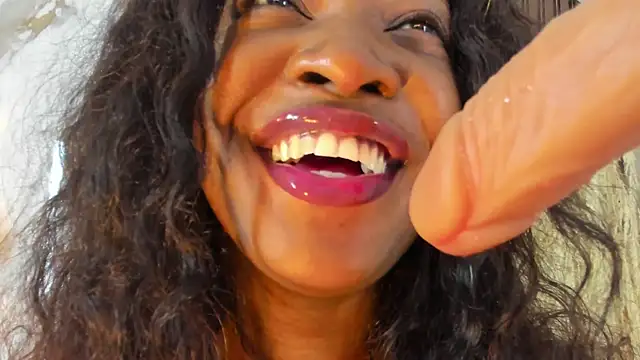 Snapshot of aidaadams chatting on February 16, 8:10 am aidaadams online show from February 16, 8:10 am