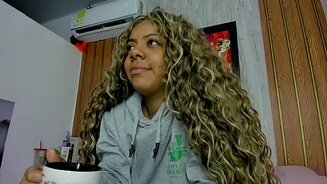 Alika01 online show from March 5, 1:40 pm