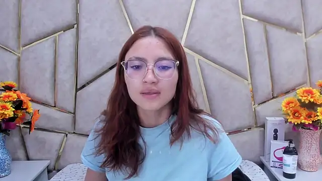 Snapshot of Kloe_Candy1 chatting on January 16, 4:17 am Kloe Candy1 online show from January 16, 4:17 am