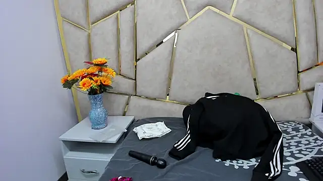 Snapshot of Kloe_Candy1 chatting on November 12, 5:19 am Kloe Candy1 online show from November 12, 5:19 am