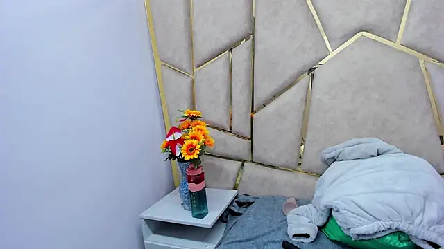 Snapshot of Kloe_Candy1 chatting on November 26, 4:46 am Kloe Candy1 online show from November 26, 4:46 am