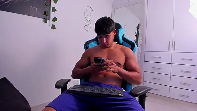 Snapshot of Bray_Kevin chatting on December 2, 1:25 am Bray Kevin online show from December 2, 1:25 am