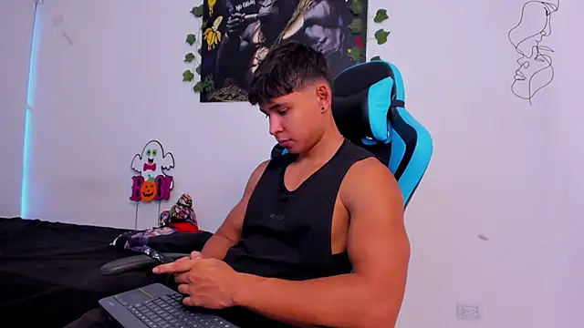 Snapshot of Bray_Kevin chatting on December 6, 9:57 pm Bray Kevin online show from December 6, 9:57 pm