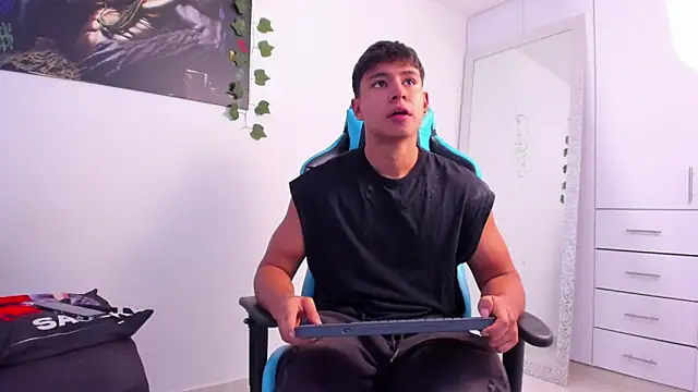 Snapshot of Bray_Kevin chatting on December 15, 3:31 pm Bray Kevin online show from December 15, 3:31 pm