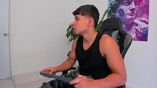 Snapshot of Bray_Kevin chatting on December 16, 4:16 pm Bray Kevin online show from December 16, 4:16 pm