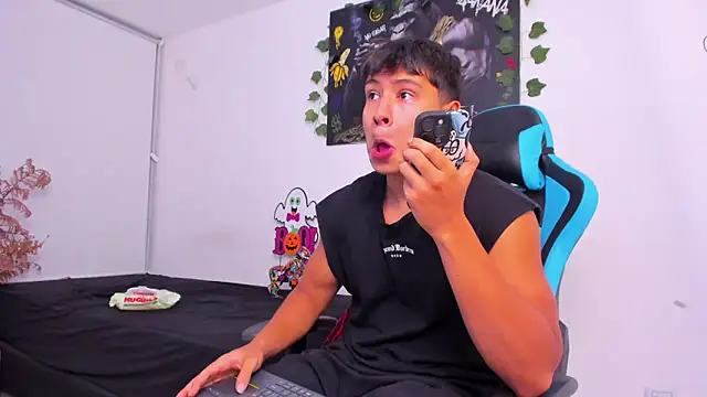 Snapshot of Bray_Kevin chatting on December 18, 1:48 am Bray Kevin online show from December 18, 1:48 am